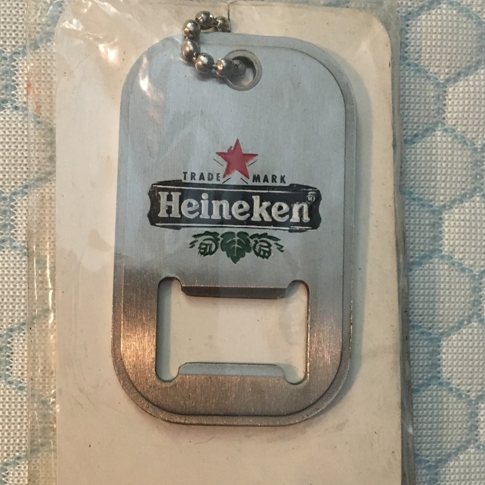 NEW UNOPENED HEINEKEN BOTTLE OPENER NECKLACE COLLECTORS ITEM